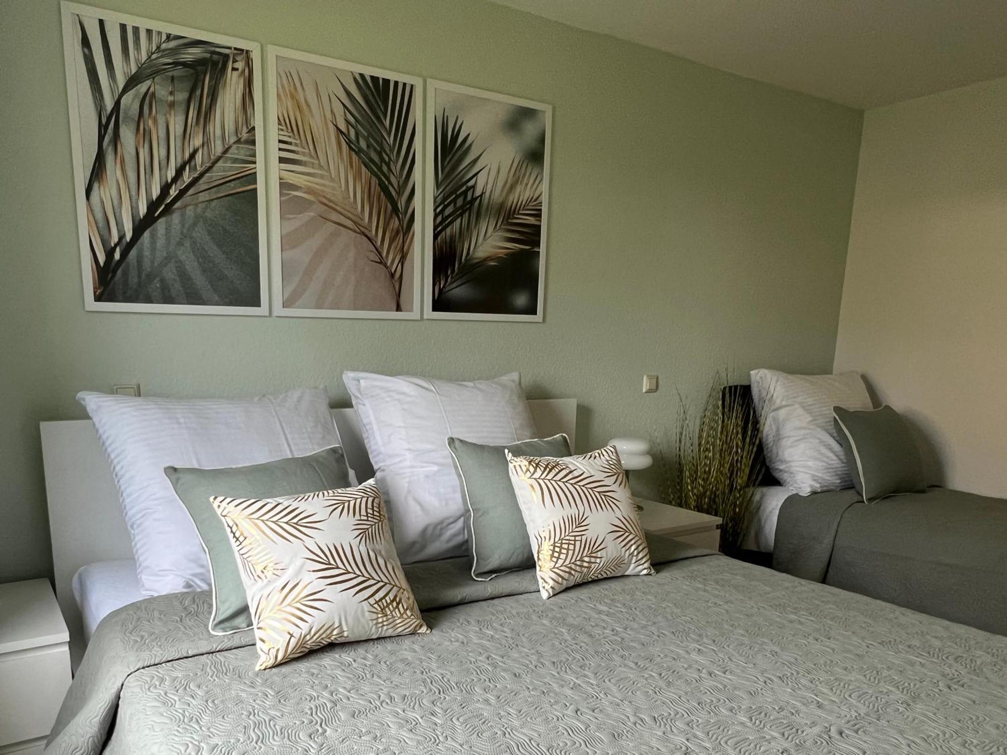 Design-terrasse-7 Personen-netflix-garage-seenah Apartment Radolfzell am Bodensee
